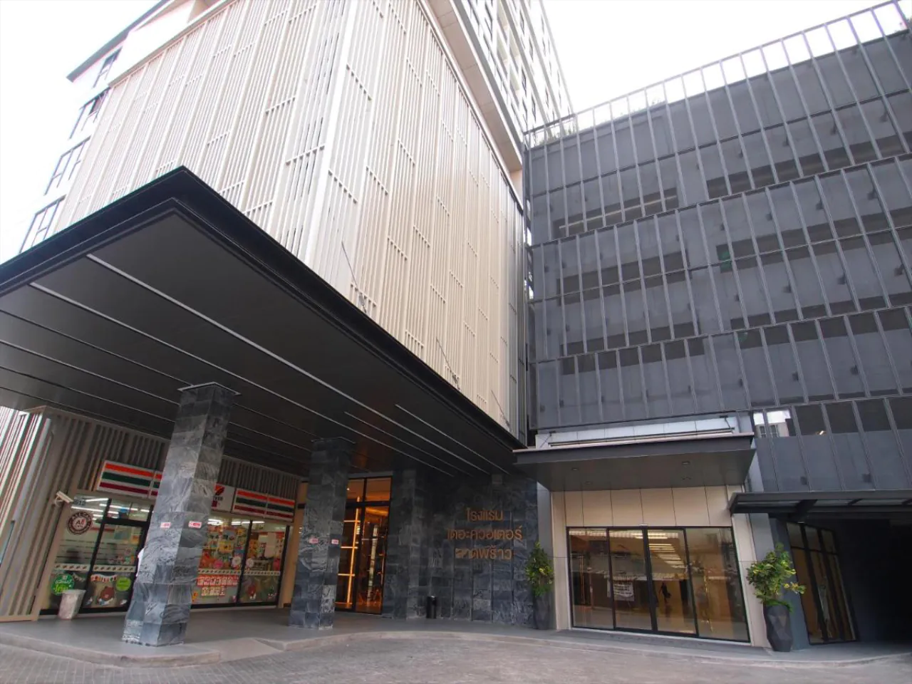 The Quarter Ladprao by UHG โรงแรมใจกลางย่านลาดพร้าว ติด MRT ใกล้ที่ช้อปปิ้ง!
